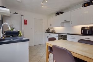 Kitchen/Breakfast Room- click for photo gallery